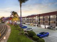 Ramada by Wyndham Ontario - Parking