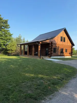 Log Cabin located in Northern Michigan just minutes from Lake Michigan. - Feriehus