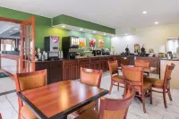Quality Inn Sycamore - DeKalb - parking