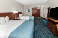 Wingate by Wyndham Oshkosh - Swimmingpools