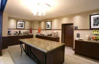 Hampton Inn & Suites by Hilton Laval - Bữa sáng