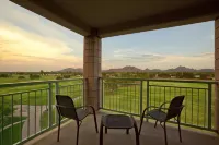 Embassy Suites by Hilton Phoenix Scottsdale - Bjergudsigt