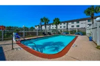 OYO Townhouse Beaumont Medical Center Area I-10 - Swimmingpools