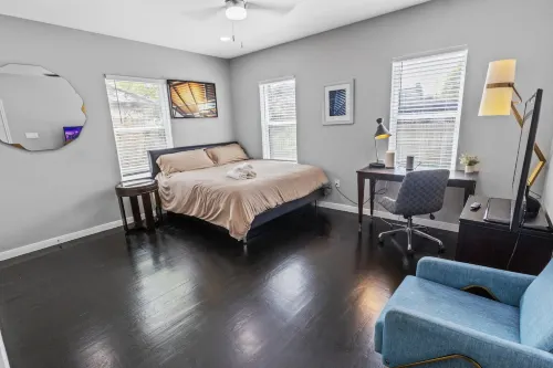2BR Loft Near TSU + Med Center | In-Unit Laundry | Third Ward Houston 2 - Condos