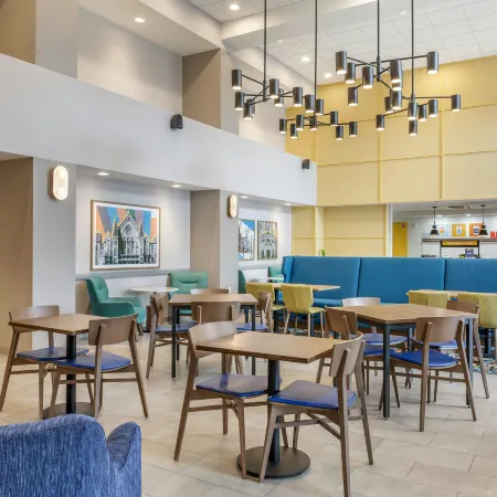 Hampton Inn & Suites Cincinnati/Uptown-University Area