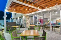 Home2 Suites by Hilton Hot Springs - parking