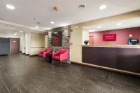 Red Roof Inn Auburn - Parkplatz
