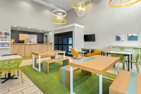Spark by Hilton Evansville Downtown - 朝食