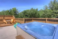 Family Fun House! Private Pool, Putting Green, Walk to Beach, Hot Tub, Game Room - Hot Tub