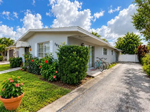 BEACHSIDE COZY GETAWAY! Walk/Bike to Beach,Dining,Bars,Small fenced yard for pet - 3つ星
