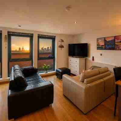 Sidemersey Livings - Relaxing Central Tailored Apartment with Free Parking, French Balcony Rooms