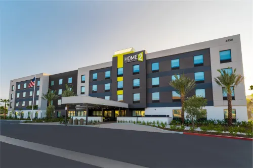 Home2 Suites by Hilton Corona - Bãi đậu xe
