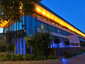 Metropolis Hotel