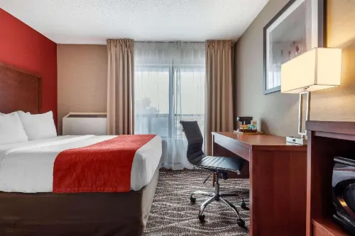 Spark by Hilton Oshawa - Bãi đậu xe