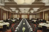 Sandal Suites by Lemon Tree Hotels - breakfast