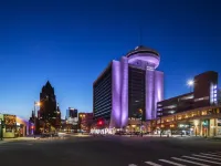 Hyatt Regency Milwaukee Hotels near Lakefront Trail