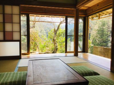 静かな山に立つ古民家の宿 古民家宿 寝つきいいキツネの写真