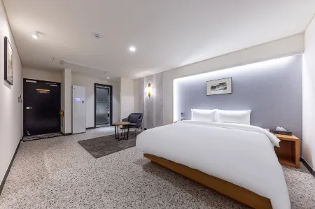 Buan Raum Drive-in Hotel Отели в г. Пуан