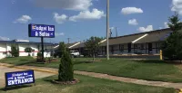 Budget Inn & Suites