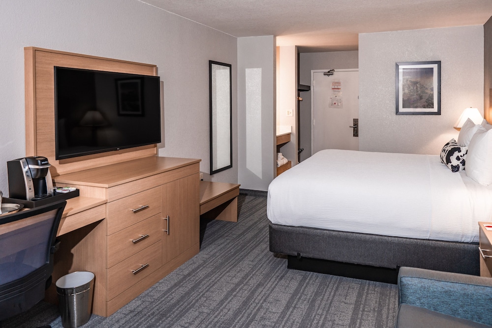 Days Inn & Suites by Wyndham Golden/Denver West