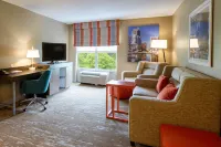 Hampton Inn & Suites Raleigh Cary Lenovo Center - Pet friendly