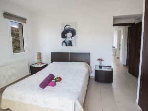 Villa Cl42, Lovely 3Bdr Pernera Villa with Pool, 5 Minute Walk to Kalamies Beach