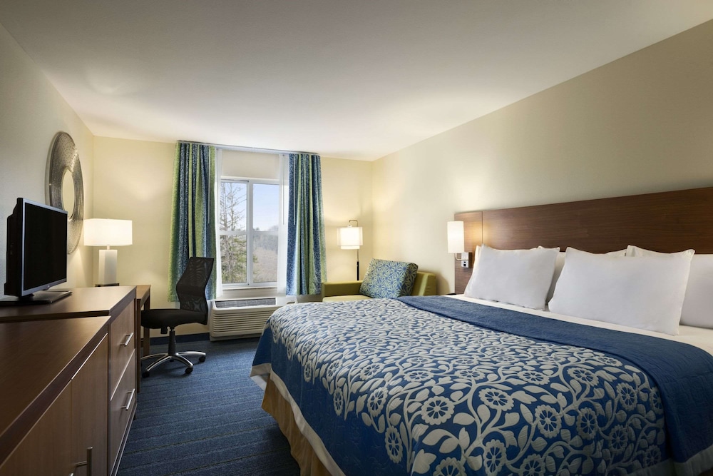 Days Inn & Suites by Wyndham Altoona