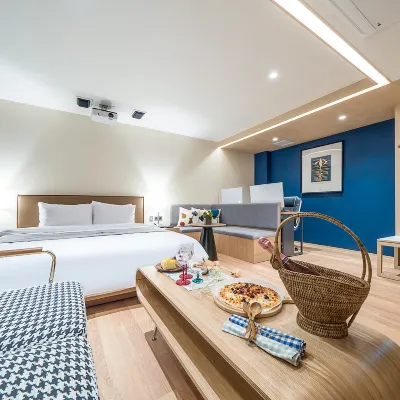 Hound Hotel Sajik Minam Station Hotels near Minam Station