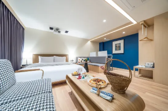 Hound Hotel Sajik Minam Station Hotels near Minam Station