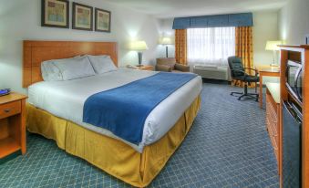 Holiday Inn Express & Suites Carlsbad