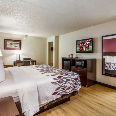 Red Roof Inn Houston East - I-10 Hotels near Academy Sports + Outdoors