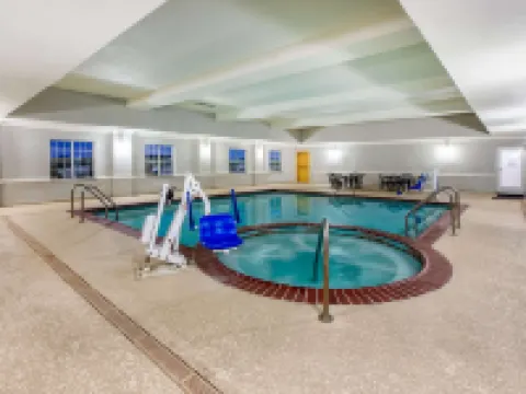 La Quinta Inn & Suites by Wyndham Mt. Pleasant Hotels in Mount Pleasant