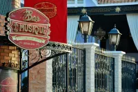 Casa Bonita Hotel & Cocina