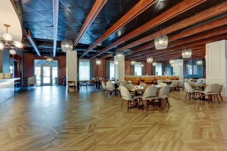 The Chattanoogan Hotel, Curio Collection by Hilton