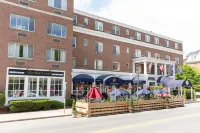 Capitol Plaza Hotel Montpelier, Tapestry Collection by Hilton فنادق في East Montpelier