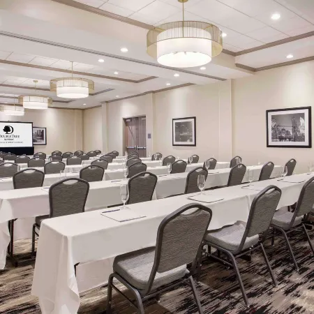 Doubletree by Hilton Chicago Midway Airport