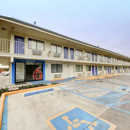Motel 6 San Marcos, TX