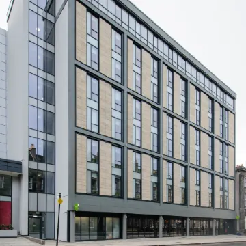 hub by Premier Inn Edinburgh Haymarket Отели рядом с достопримечательностью «Морнингсайд»