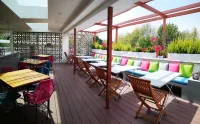 Residence l'Heritage Aristoteles 225 by Bluebay - Condos
