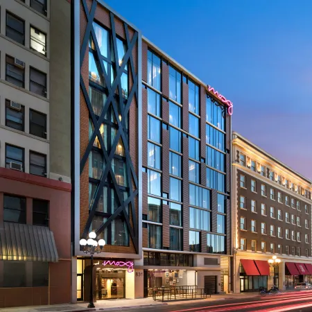 Moxy San Diego Downtown/Gaslamp Quarter Отели рядом с достопримечательностью «Портовый район»