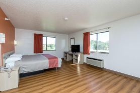 Motel 6 Waterloo, IA