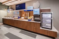 Holiday Inn Express & Suites Grande Prairie, an IHG Hotel - Morgenmad