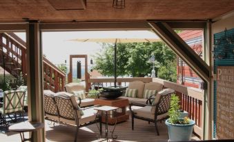 DeSoto Tudor on Capitol Hill – Adults Only