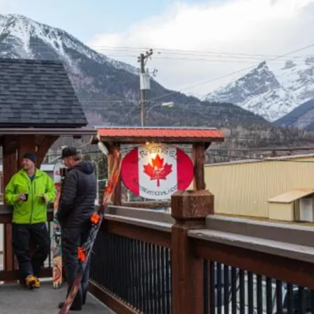 The Raging Elk Adventure Lodging