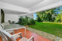 Roydon Beachfront Apartments