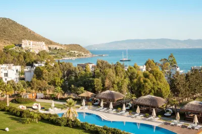 Bellazure Hotel