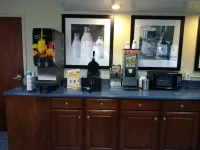 Clarion Inn Cleveland Near University - breakfast
