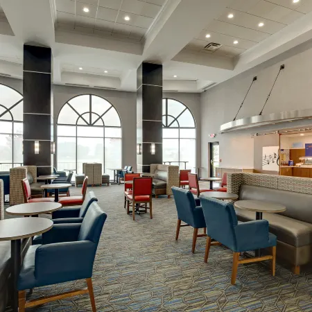 Holiday Inn Express & Suites NASHVILLE-OPRYLAND by IHG Отели рядом с достопримечательностью «Опри Миллс»