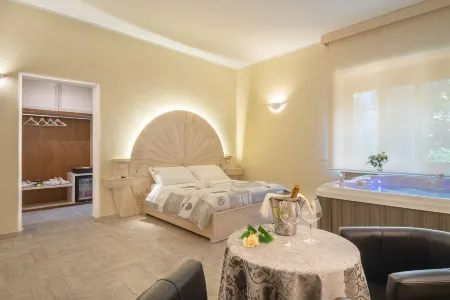 Villa Domus Salento Suites & Rooms Con Parcheggio Privato in Loco Отели в г. Castromediano