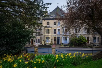 Broomfield House Hotels near Caedmon College Whitby